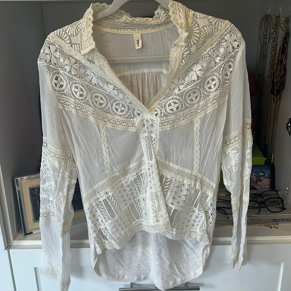 White lace collared shirt